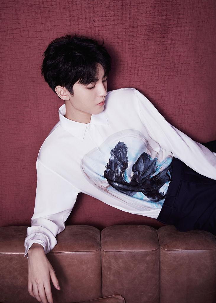 王俊凱最新寫真，陽光下的青春風采