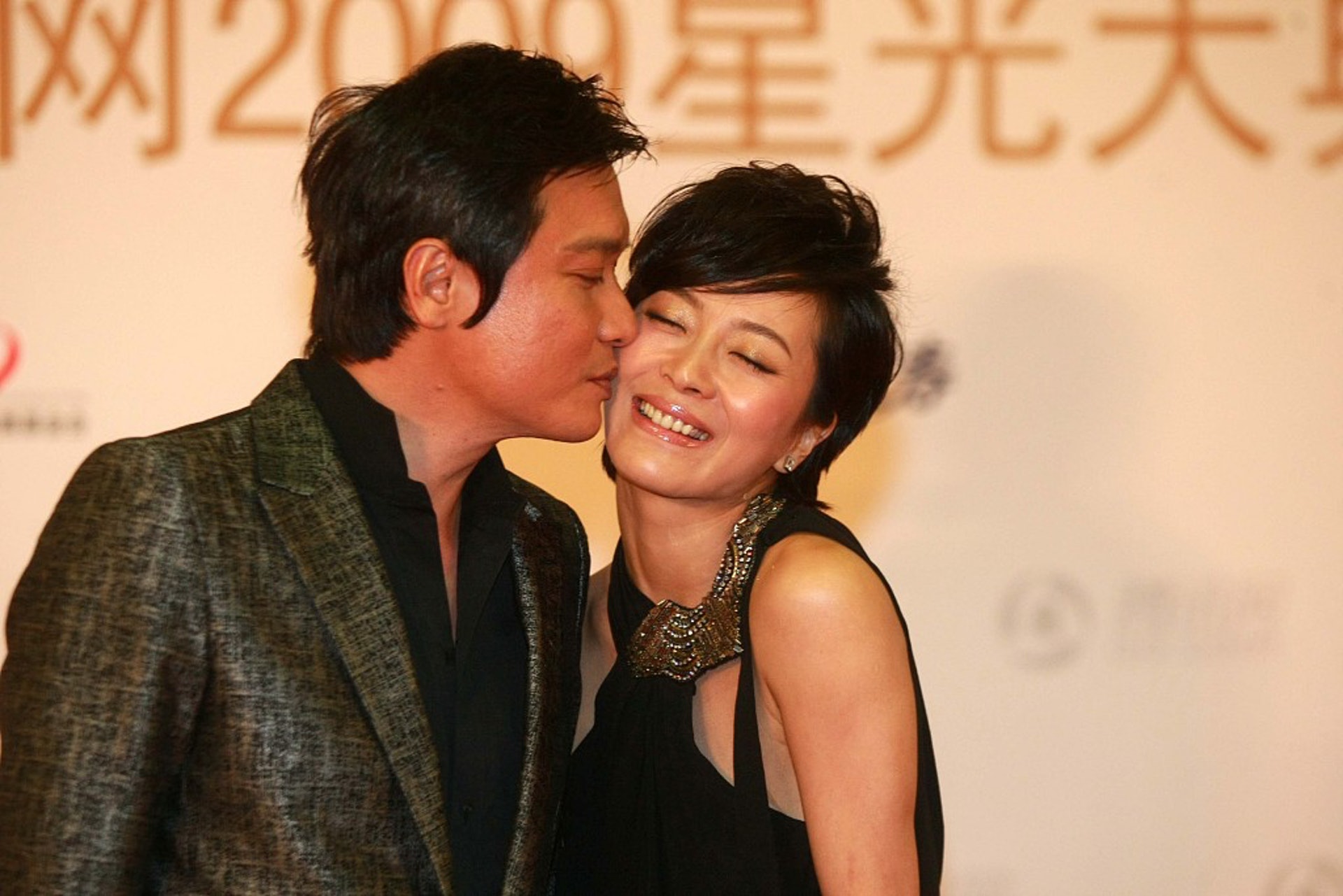 羅嘉良蘇巖最新視頻，聚焦二人世界，熒幕內外的故事探索