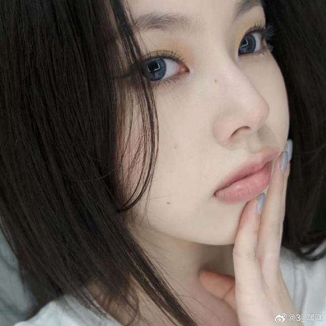 女性頭像時尚潮流演變,最新風尚與2025年流行趨勢預測