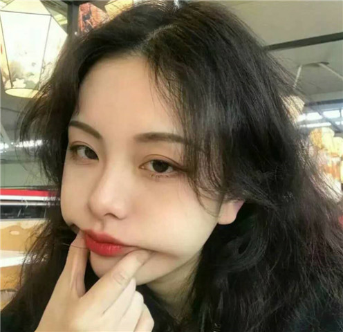 最新個性女生頭像,小巷深處的獨特風尚風采