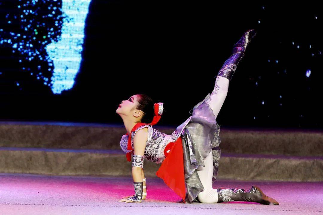 最新舞蹈比賽視頻,舞動中的溫情紐帶展現(xiàn)風(fēng)采時(shí)刻