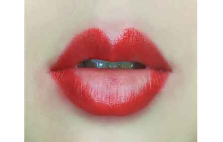 最新口紅涂法教程,輕松打造完美唇妝技巧