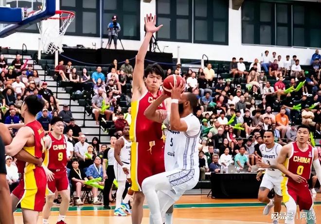 最新籃球賽事,賽場(chǎng)上的溫情與陪伴