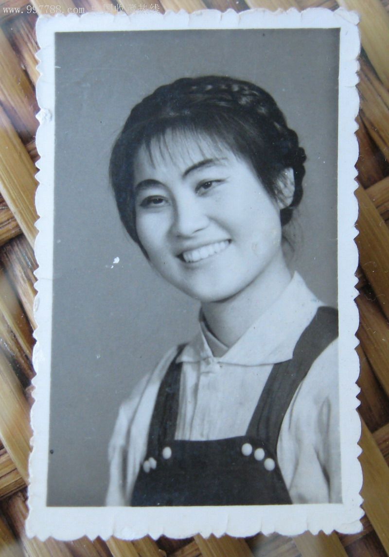 美女老照片的魅力,歷久彌新,時(shí)光見證美麗風(fēng)采