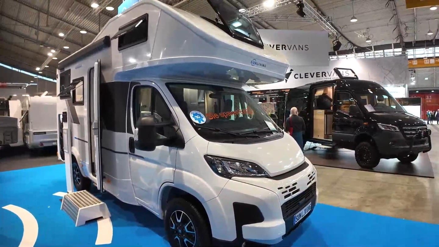 探索小巷中的驚喜,揭秘最新款房車發(fā)布,帶你領(lǐng)略未來(lái)生活新體驗(yàn)