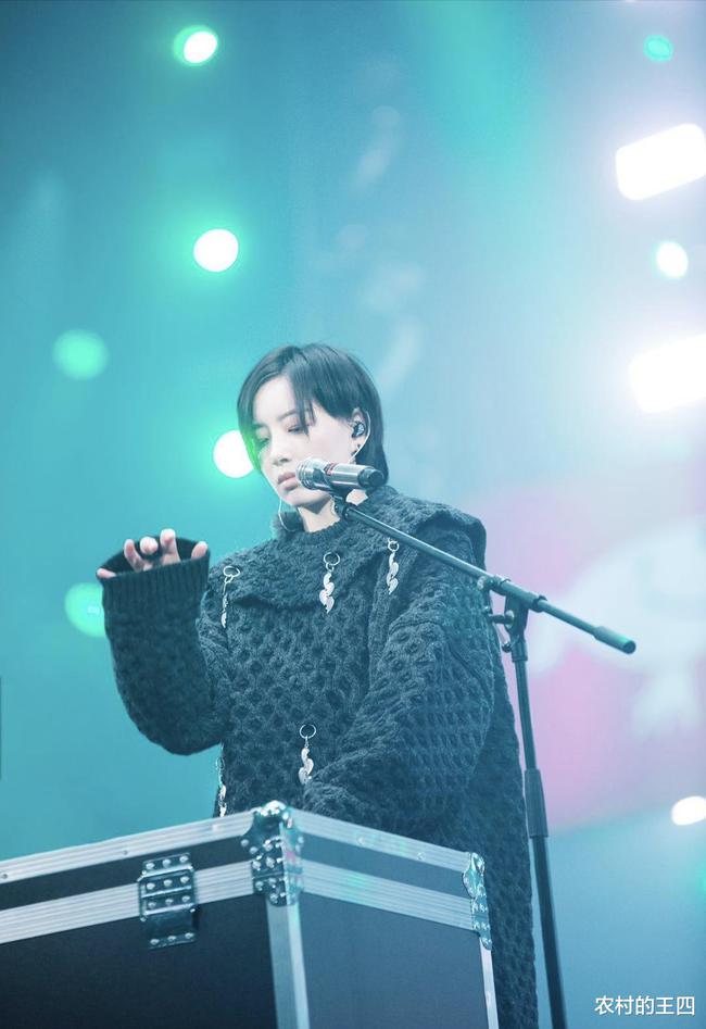 李斯丹妮最新舞臺(tái),友情、夢(mèng)想與閃耀的瞬間展現(xiàn)!