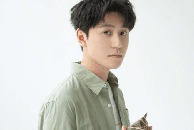 秦俊杰最新戀情曝光,情感新動(dòng)向揭秘!